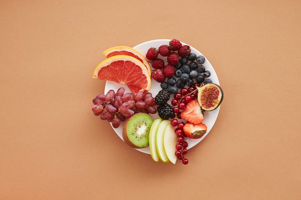 Healthy foods rich in antioxidants that support eye health and reduce eye floaters naturally